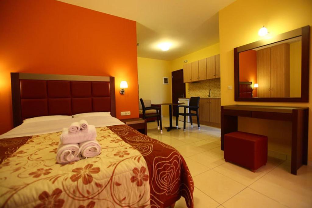 Faros Luxury Suites Marathópoli Szoba fotó