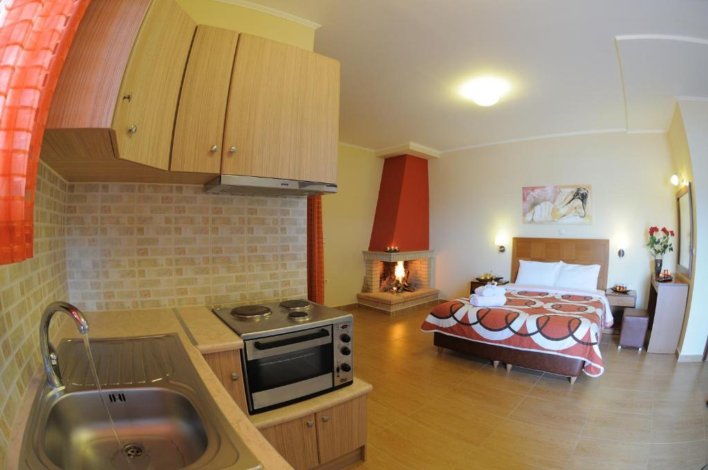 Faros Luxury Suites Marathópoli Szoba fotó