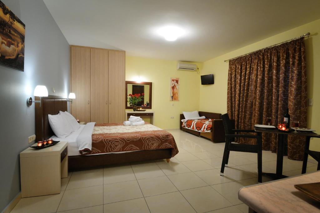 Faros Luxury Suites Marathópoli Szoba fotó
